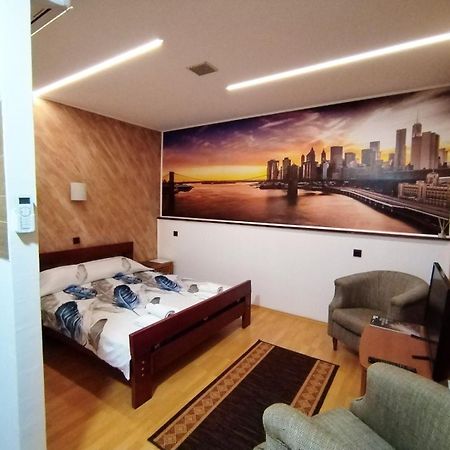 Fun Rooms Sobe Prenociste Borca Exterior photo
