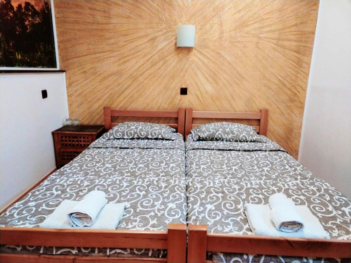 Fun Rooms Sobe Prenociste Borca Exterior photo