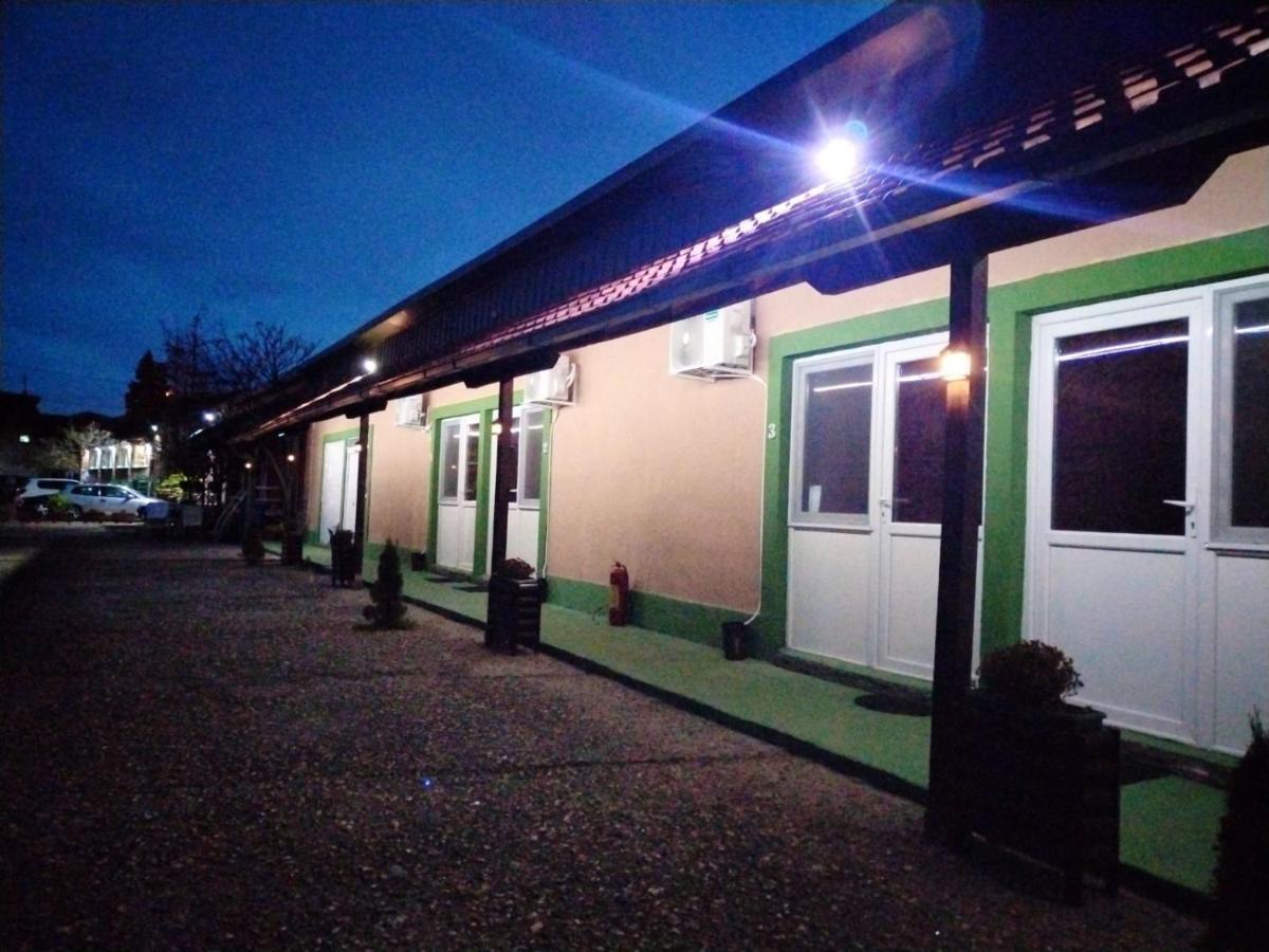Fun Rooms Sobe Prenociste Borca Exterior photo