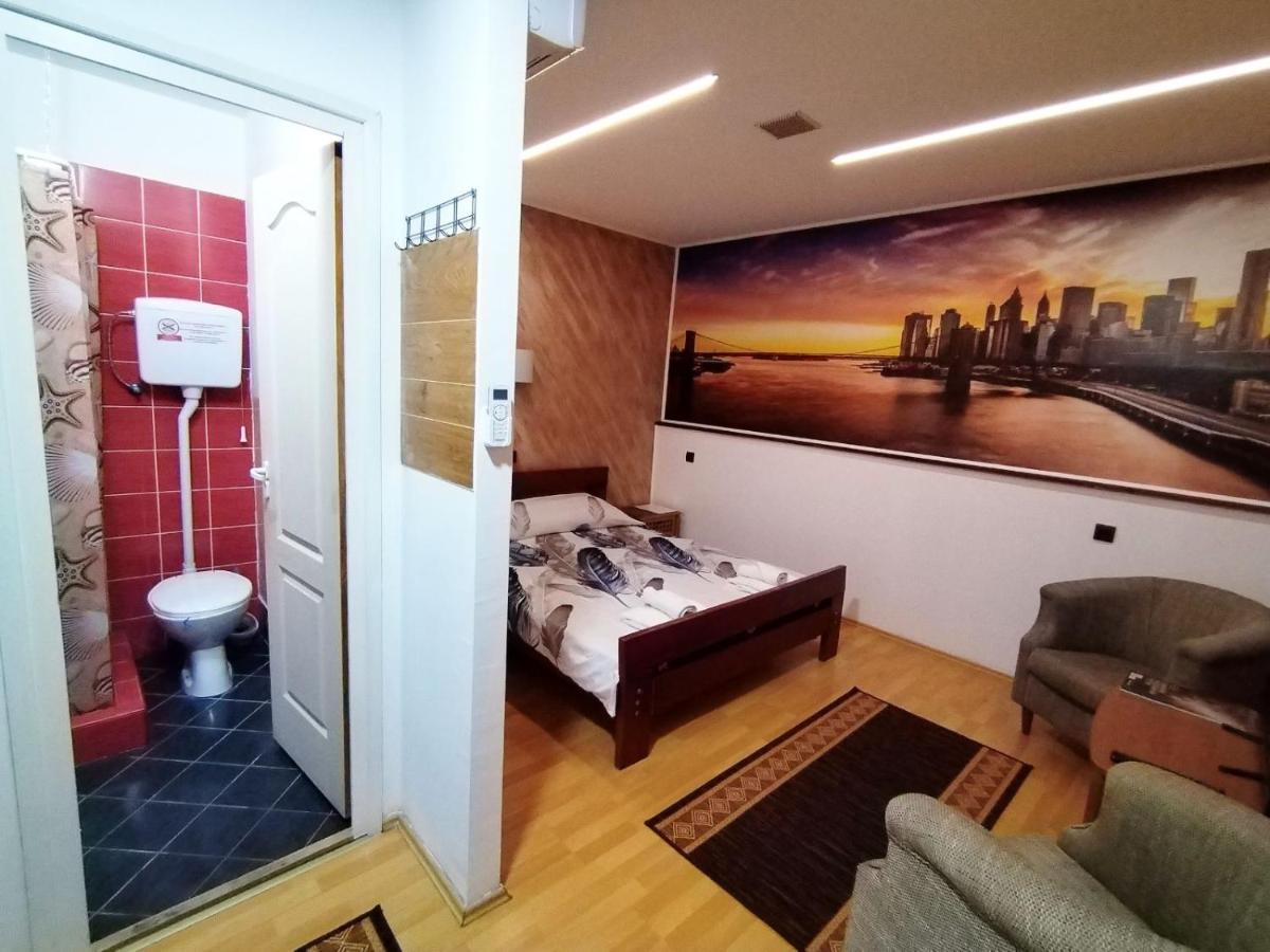 Fun Rooms Sobe Prenociste Borca Exterior photo