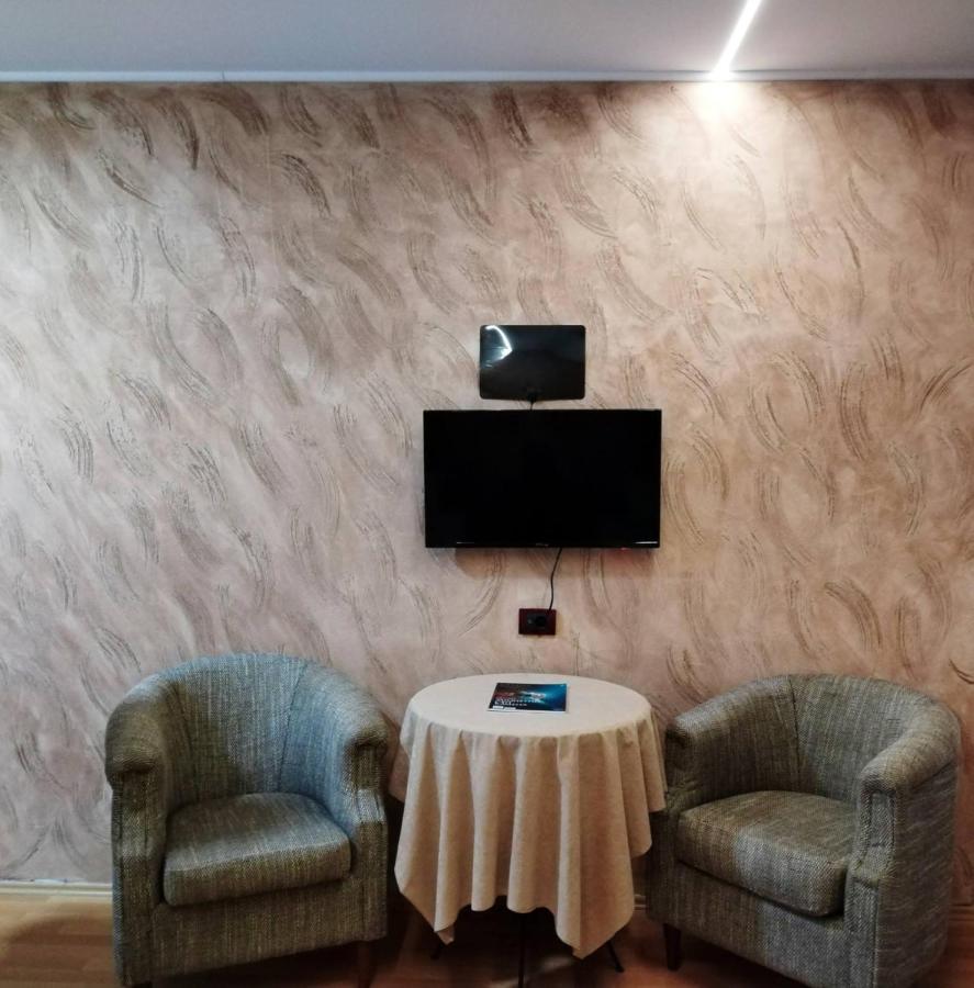 Fun Rooms Sobe Prenociste Borca Exterior photo